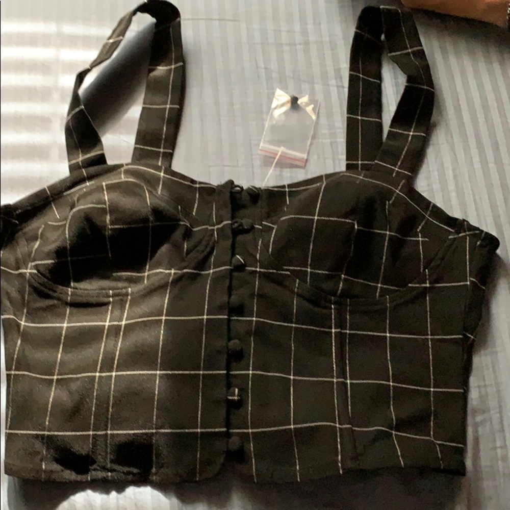 Black crop top with white stripes - Picture 2 of 5